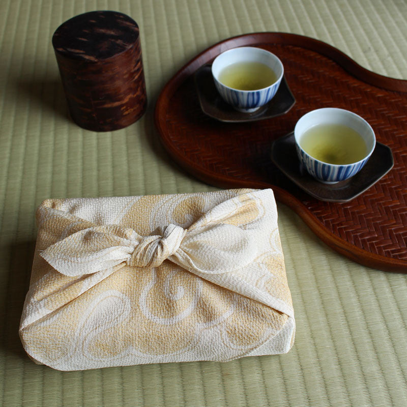 45 KARACHO Soie Chirimen Yuzen Teinture | Crème Nuages