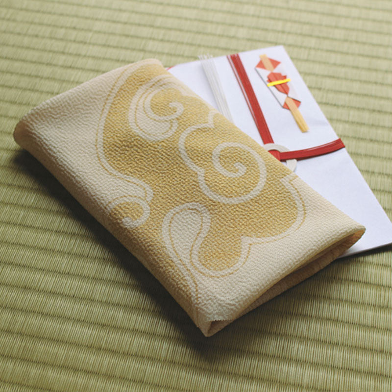 45 KARACHO Soie Chirimen Yuzen Teinture | Crème Nuages