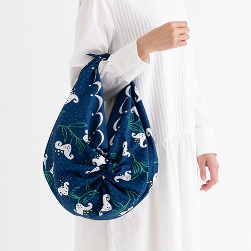 90 Yumeji Takehisa | Lily Navy Blue