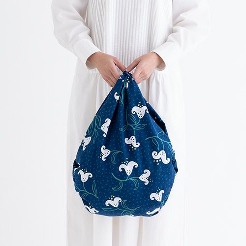 90 Yumeji Takehisa | Lily Navy Blue