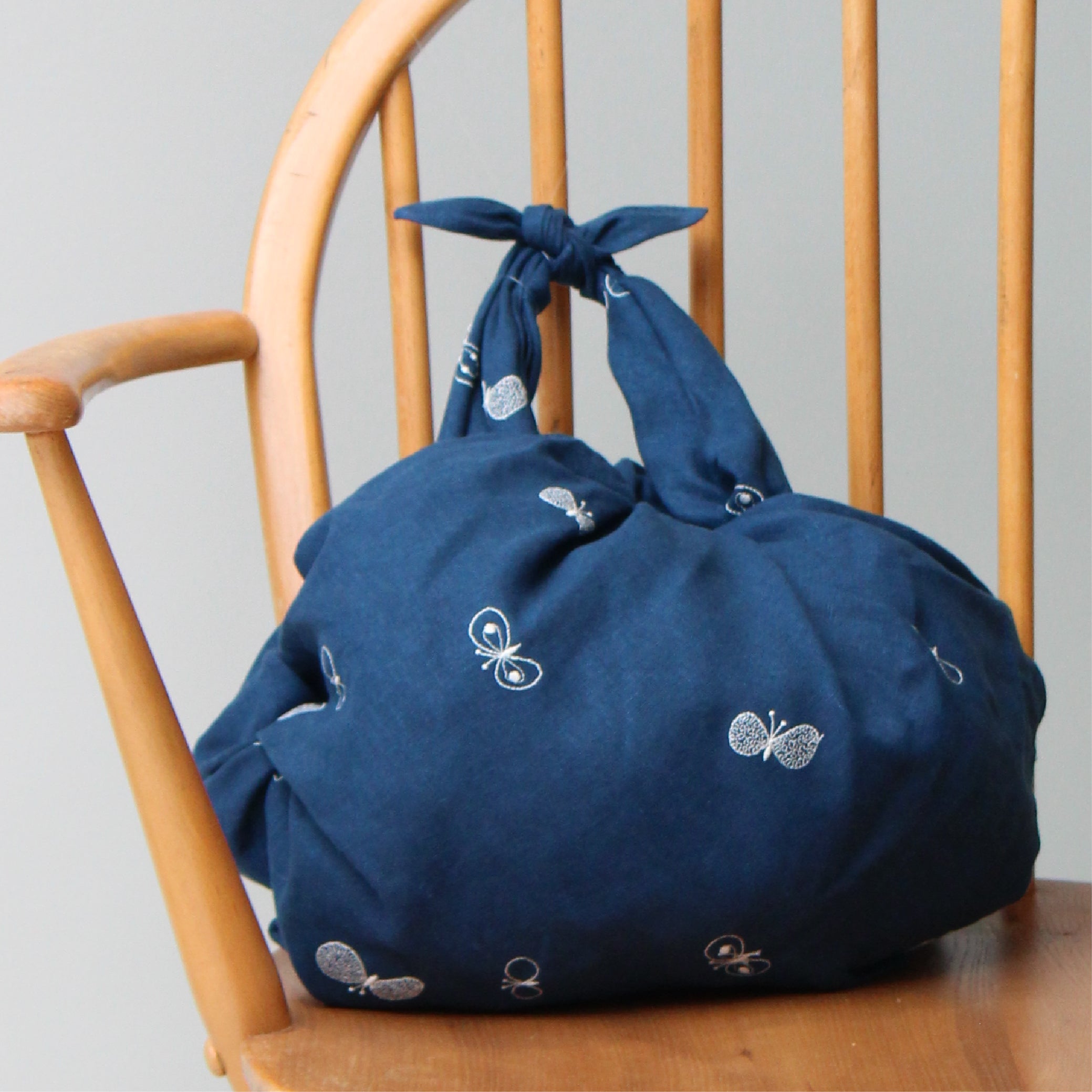 100 mina perhonen Linen Embroidery L | Chou Cho Blue – Musubi